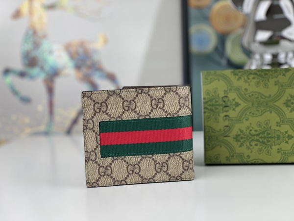 グッチ財布コピー背面デザイン